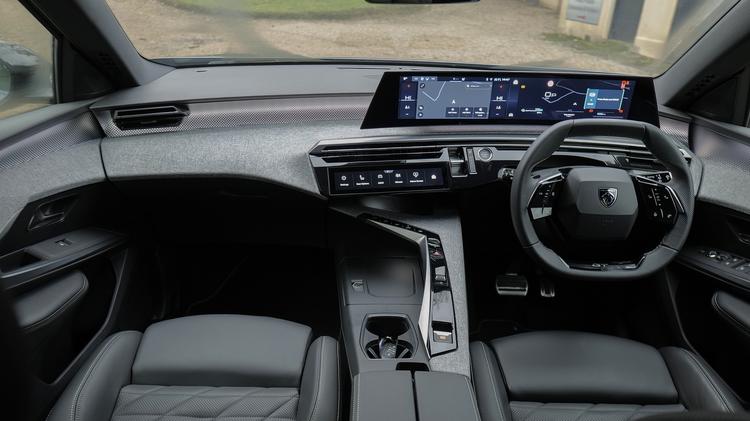 PEUGEOT 5008 ESTATE 1.2 Hybrid 145 Allure 5dr e-DSC6